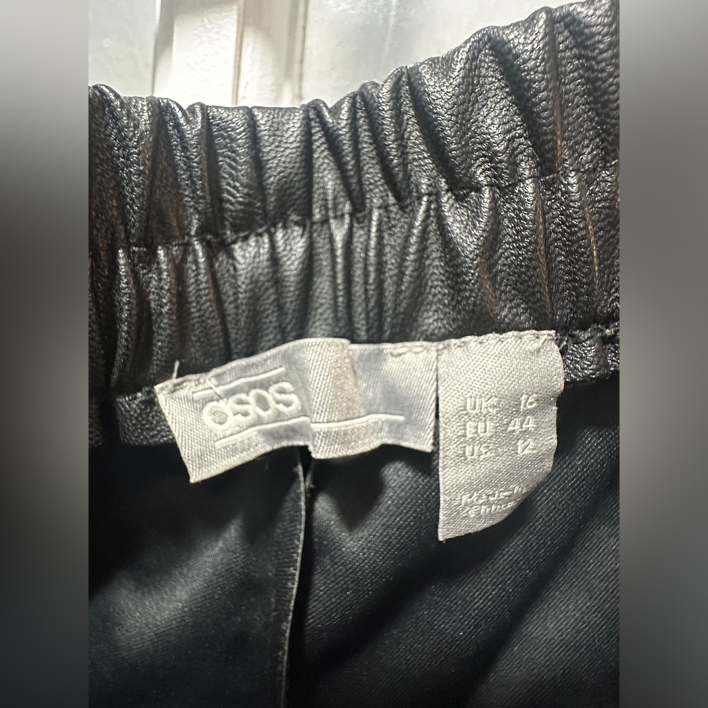 ASOS DESIGN Black Faux Leather Tapered Jogger Pants Size 12 Zipper Pockets - Picture 9 of 11